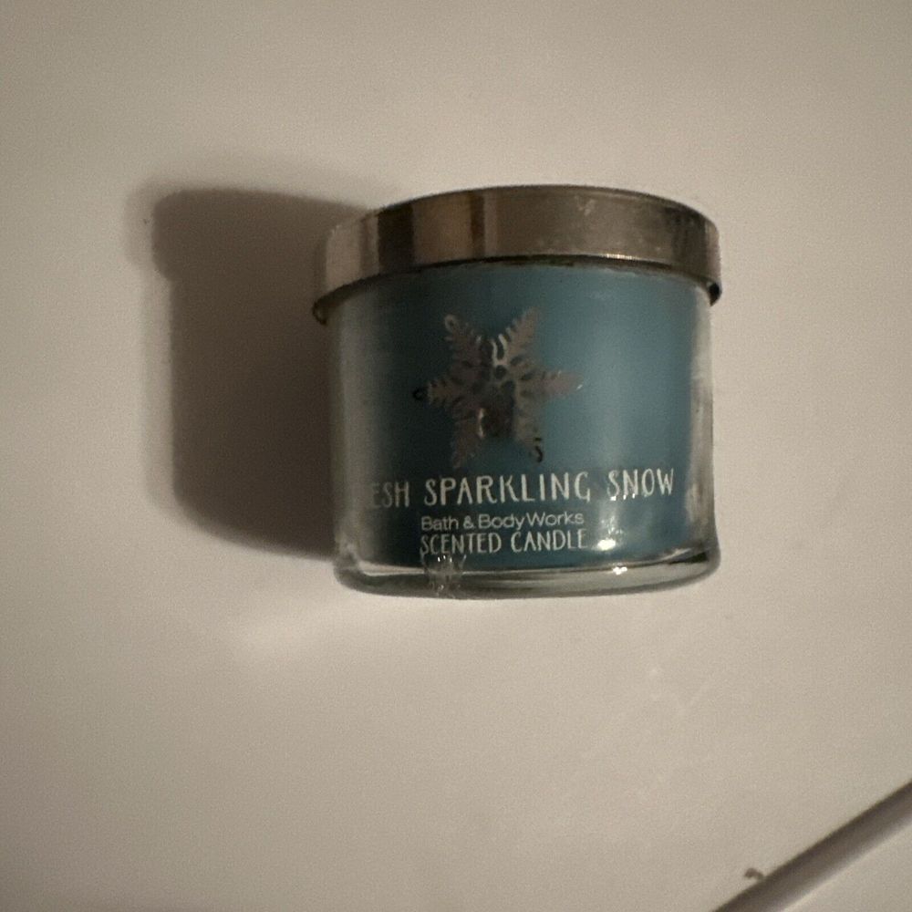 Bath & Body Works‎ Mini FRESH SPARKLING SNOW 1.3 oz Scented Candle